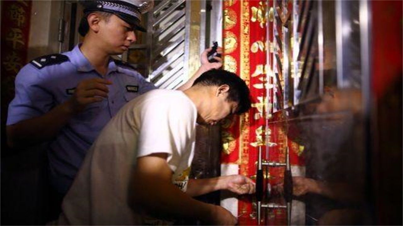 南宁请开锁师傅开了锁后，师傅为什么一般都不进门，就算主人请也不进去？